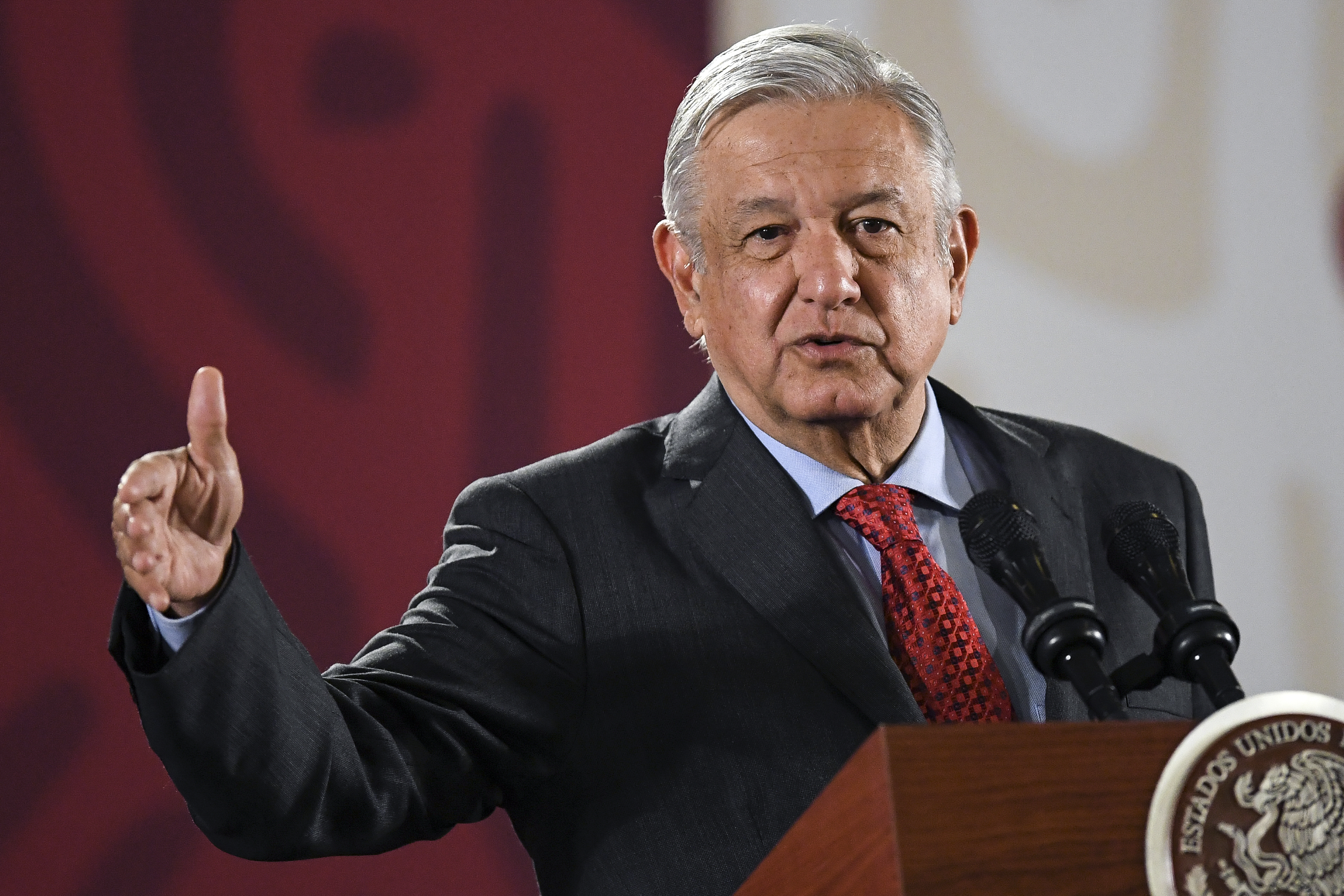 López Obrador ofrece adelantar la consulta para revocar su mandato a 2021