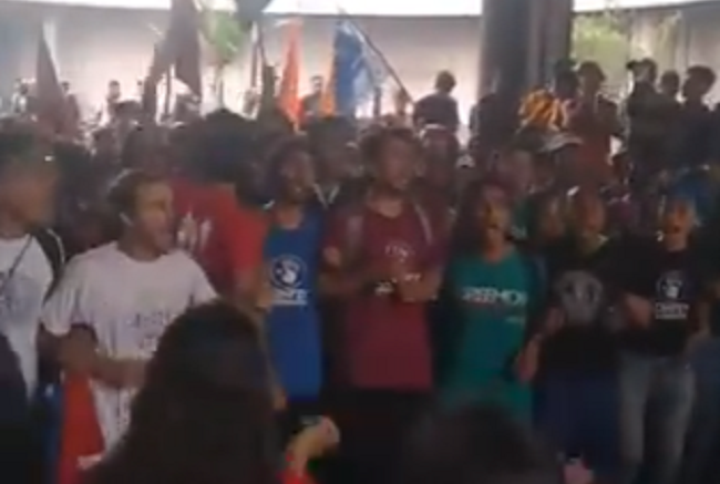 “Es Fuerte Tiuna pa’ sacar la dictadura”, gritan los estudiantes de la UCV (video)