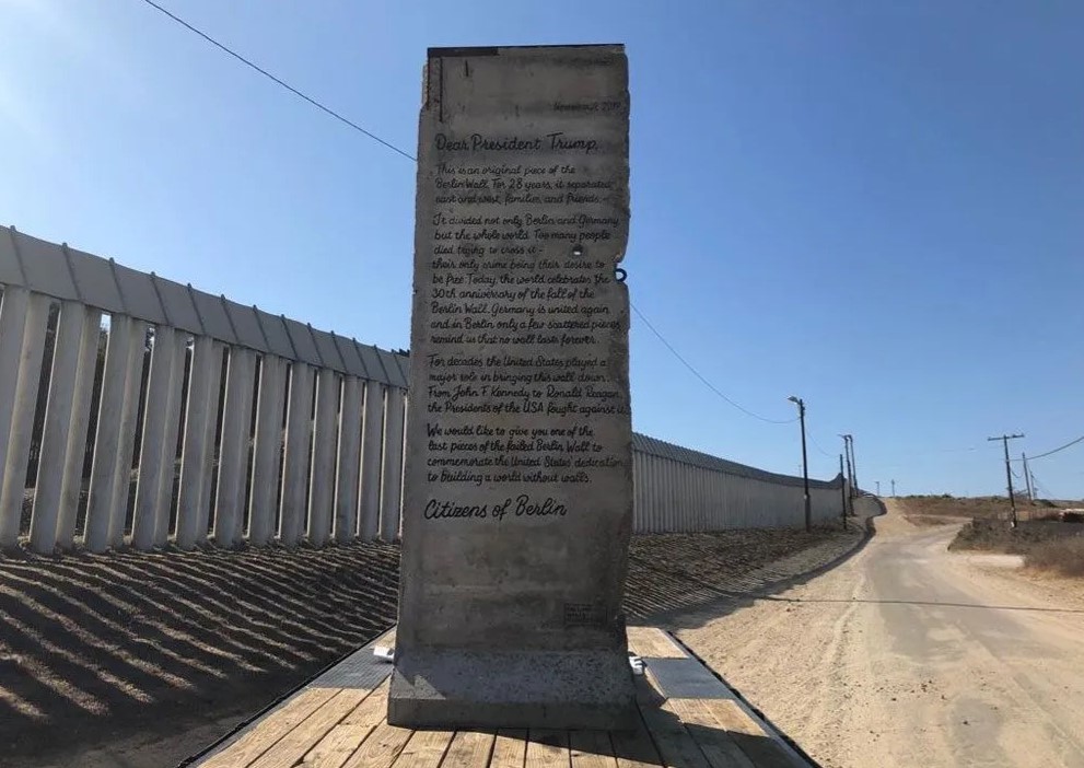 Envían a frontera entre EEUU y México un trozo del Muro de Berlín para Trump