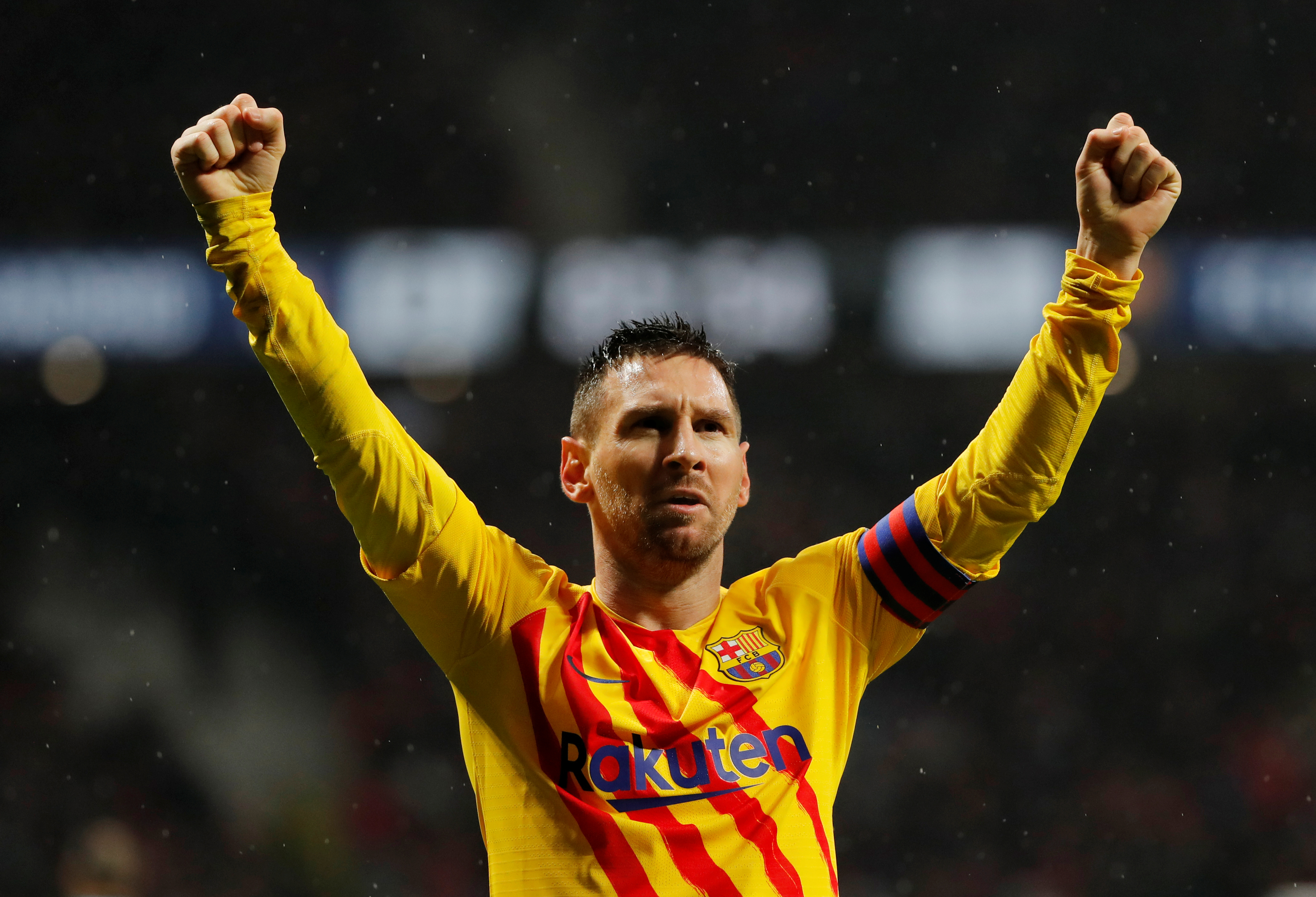 Messi vuelve a “dejarle el pelero” a CR7 en un registro goleador histórico