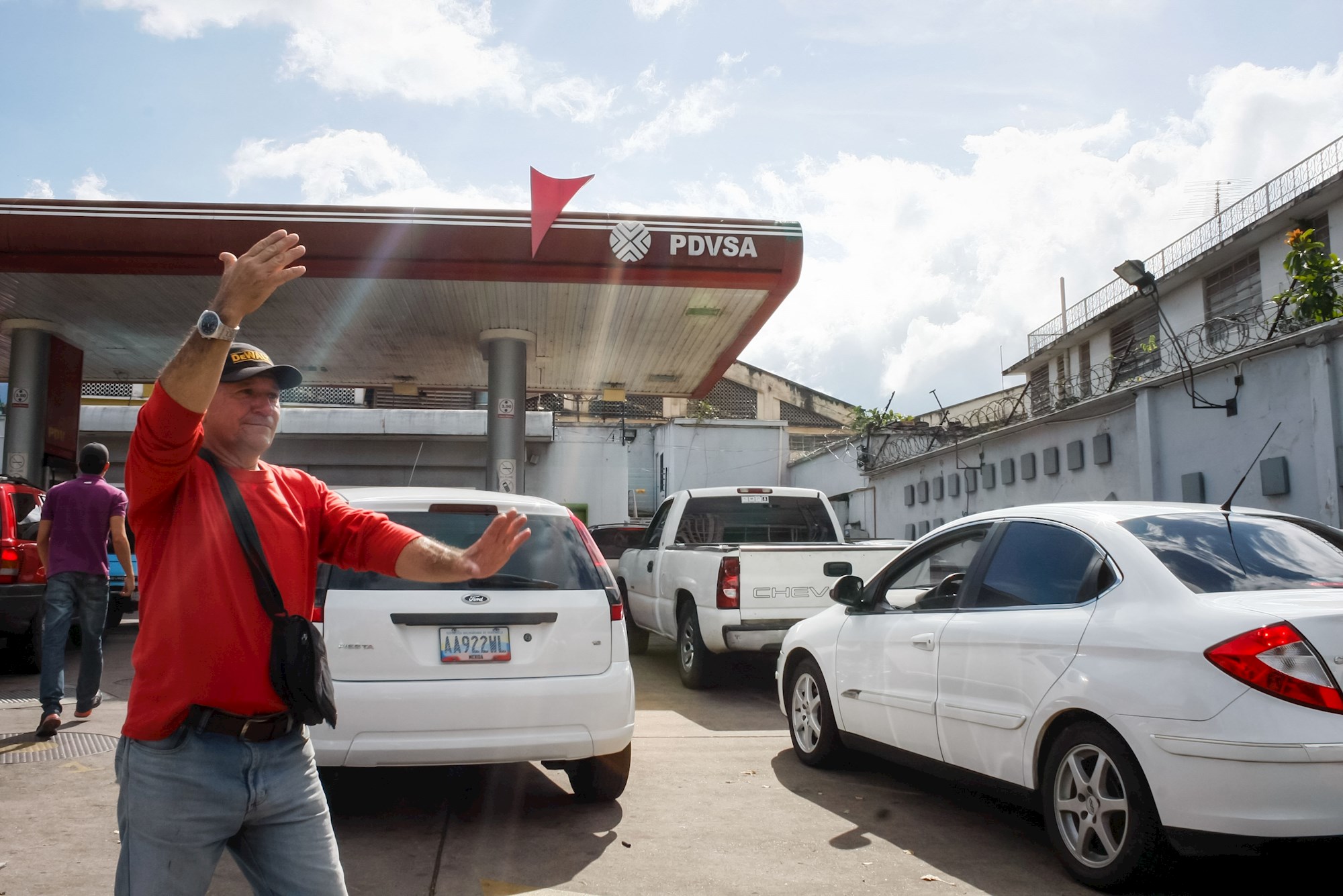Régimen de Maduro instalará “antenas satelitales” para controlar distribución de la gasolina