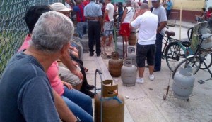 Casi dos millones de cubanos sufren por la severa crisis de gas doméstico