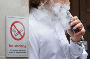 Jueza bloquea prohibición de vender ‘e-cigarettes’ de sabores en Nueva York