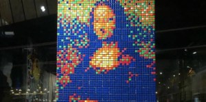 Una subasta con un giro: Mona Lisa hecha con cubos de Rubik sale a la venta en París