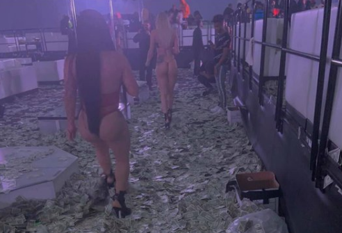 Piscinas pero de dólares: Filtran imágenes con las enormes ganancias de las strippers en Miami durante fiesta del SuperBowl (VIDEO)