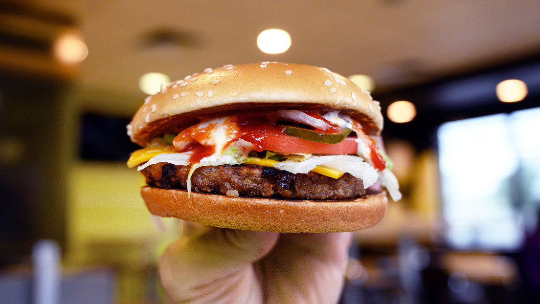 VIRAL: Se graba todos los días comiendo más de cinco hamburguesas del McDonald’s (VIDEO)