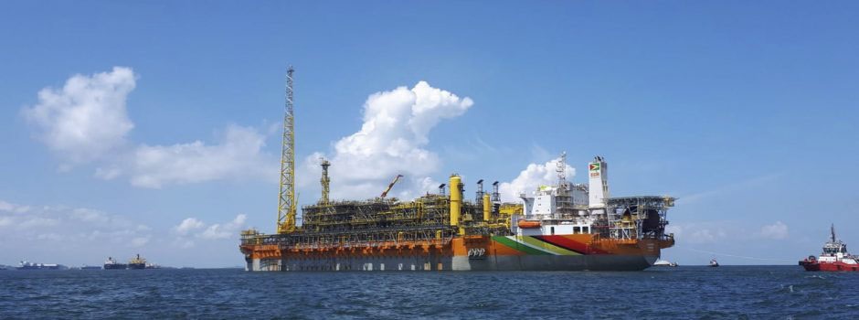 Exxon reduce su producción de crudo en Guyana por exceso en la quema de gas