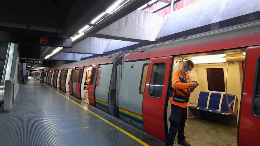 Familia Metro denuncia déficit de trenes a pesar de la pandemia