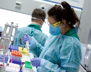 Laboratorios europeos recibirán material de control para descubrir falsos negativos en pruebas coronavirus