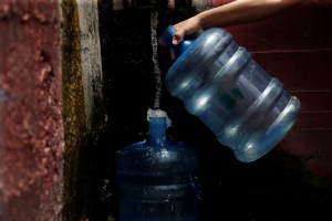 En FOTOS: Falta de agua impide a los venezolanos cumplir con la lucha contra el coronavirus