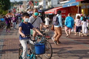 En Hong Kong, el gobierno entregará más de 600 dólares a personas que hayan dado positivos por coronavirus… ¿Por qué?