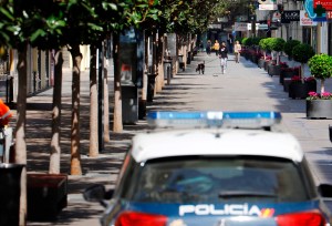 Policía española investiga una fiesta con un turista extranjero con Covid-19