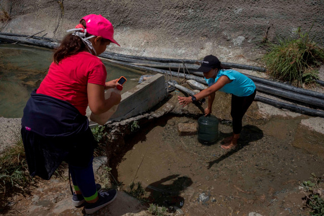 Aunque usted no lo crea: La lluvia podría ser un salvavidas para habitantes de Caracas que sufren la crisis del agua