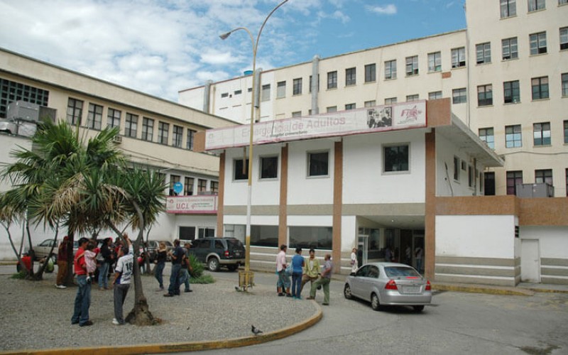 Mala praxis en Trujillo: Médicos le clavaron un bisturí al bebé durante la cesárea
