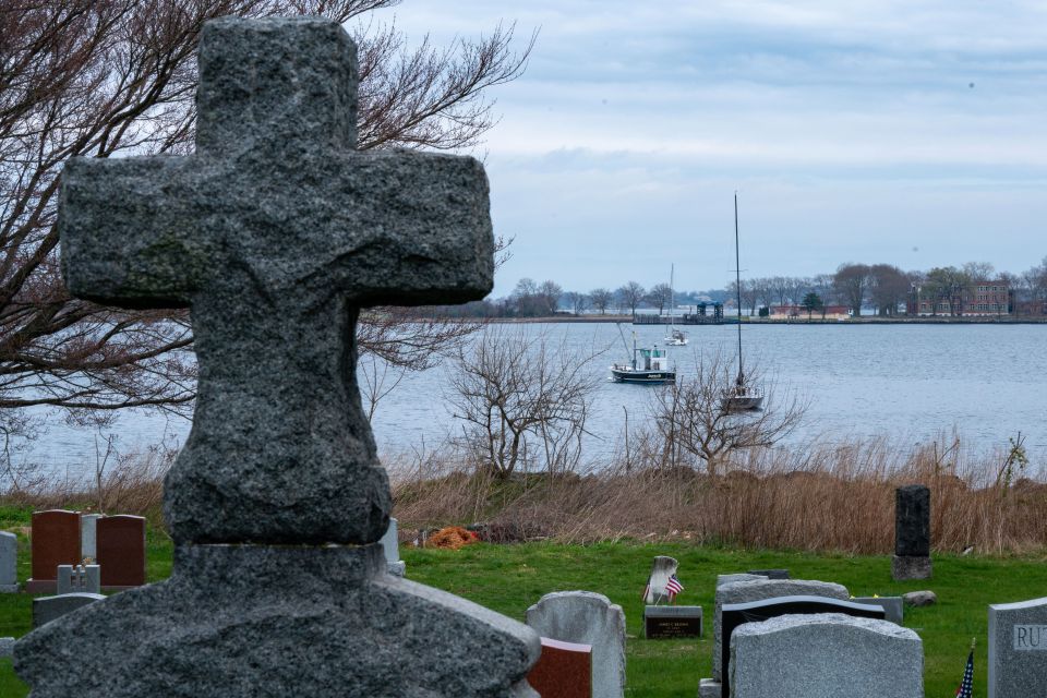 Enterraron casi 900 fallecidos por coronavirus en una fosa de Hart Island en Nueva York