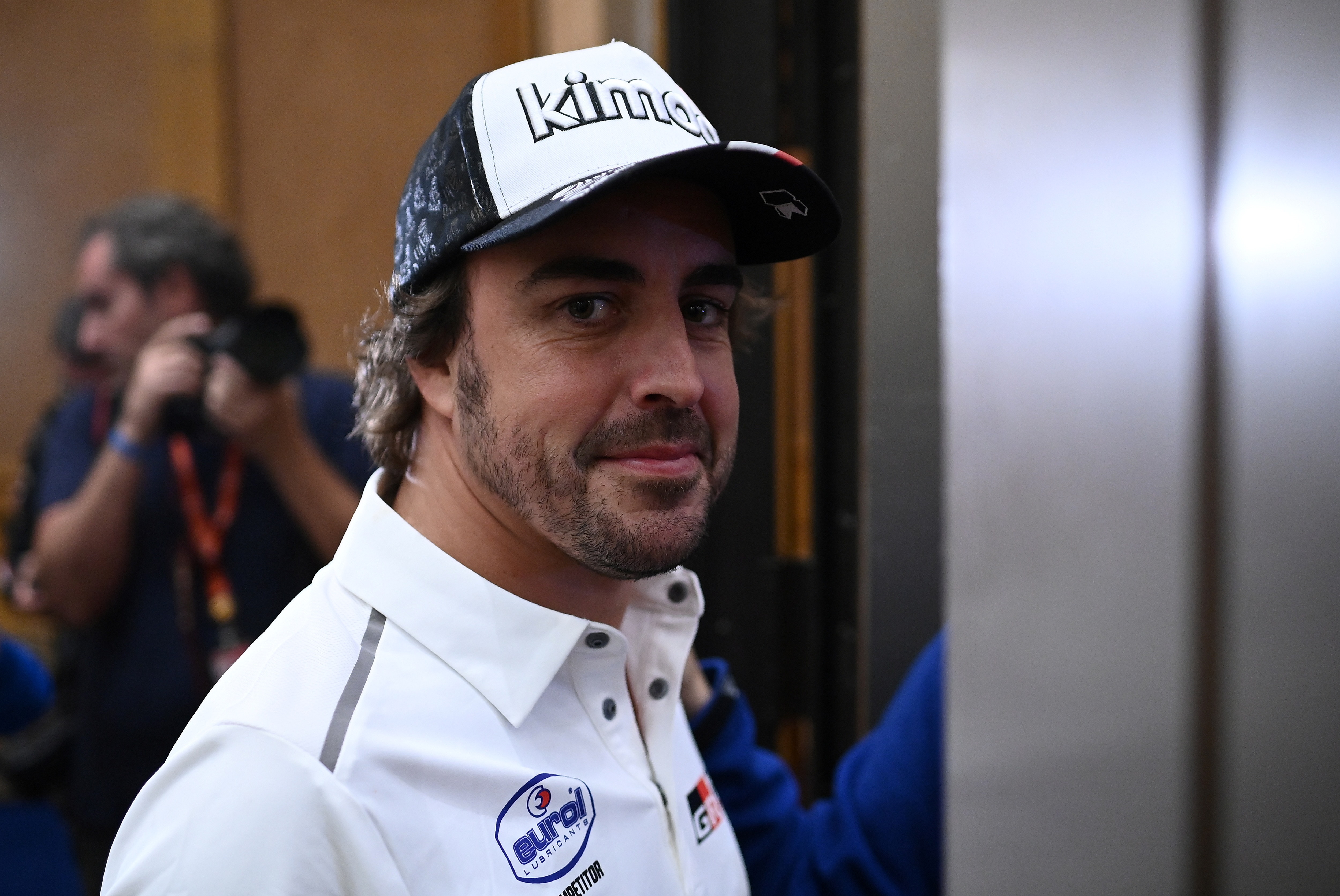 Fernando Alonso recibe el alta médica y ya está en su casa