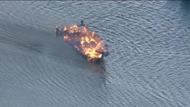 Un barco se incendió cerca del parque estatal Oleta River en Miami Beach