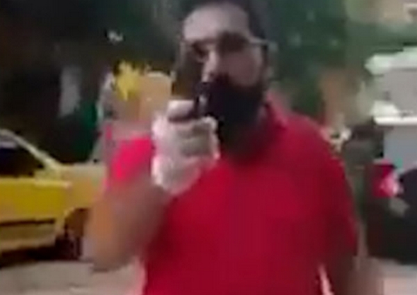 Hombre desenfundó su arma y comenzó a dispararle a venezolanos en Colombia (Video)