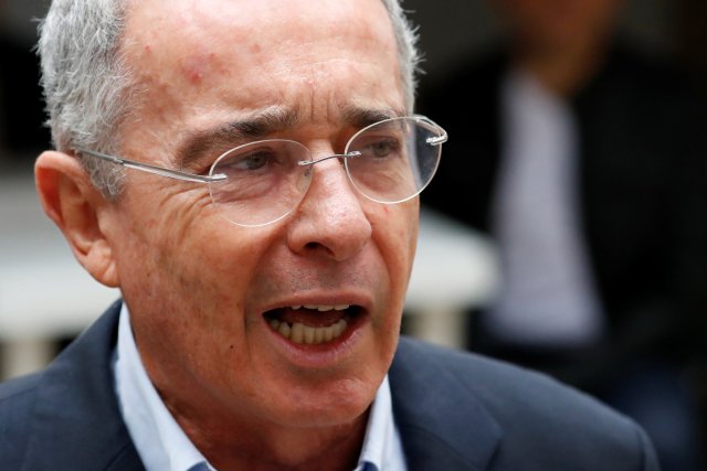 Fiscal general de Colombia dijo que no está impedido para investigar a Uribe