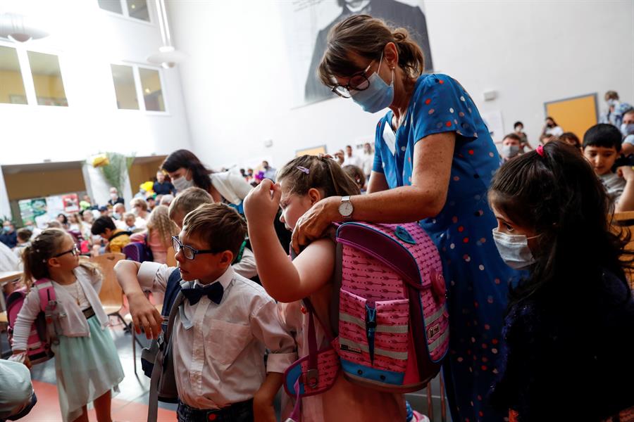 Cierran dos escuelas en Alemania por contagio de coronavirus tras cinco días de clase