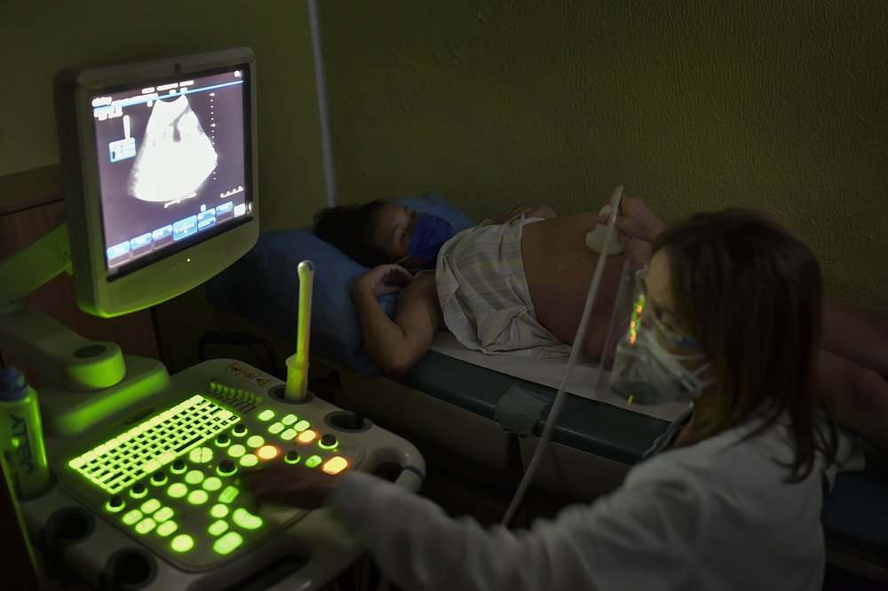 AP: Las futuras madres venezolanas enfrentan severos desafíos en plena pandemia
