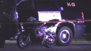 Un soldado y un motociclista fueron hospitalizados por un accidente en la I-95 en North Miami Beach