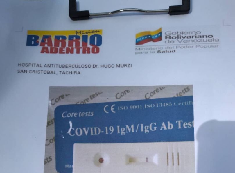 Detienen a dos médicos en San Cristóbal por exigir pagos en divisas para pruebas rápidas de Covid-19