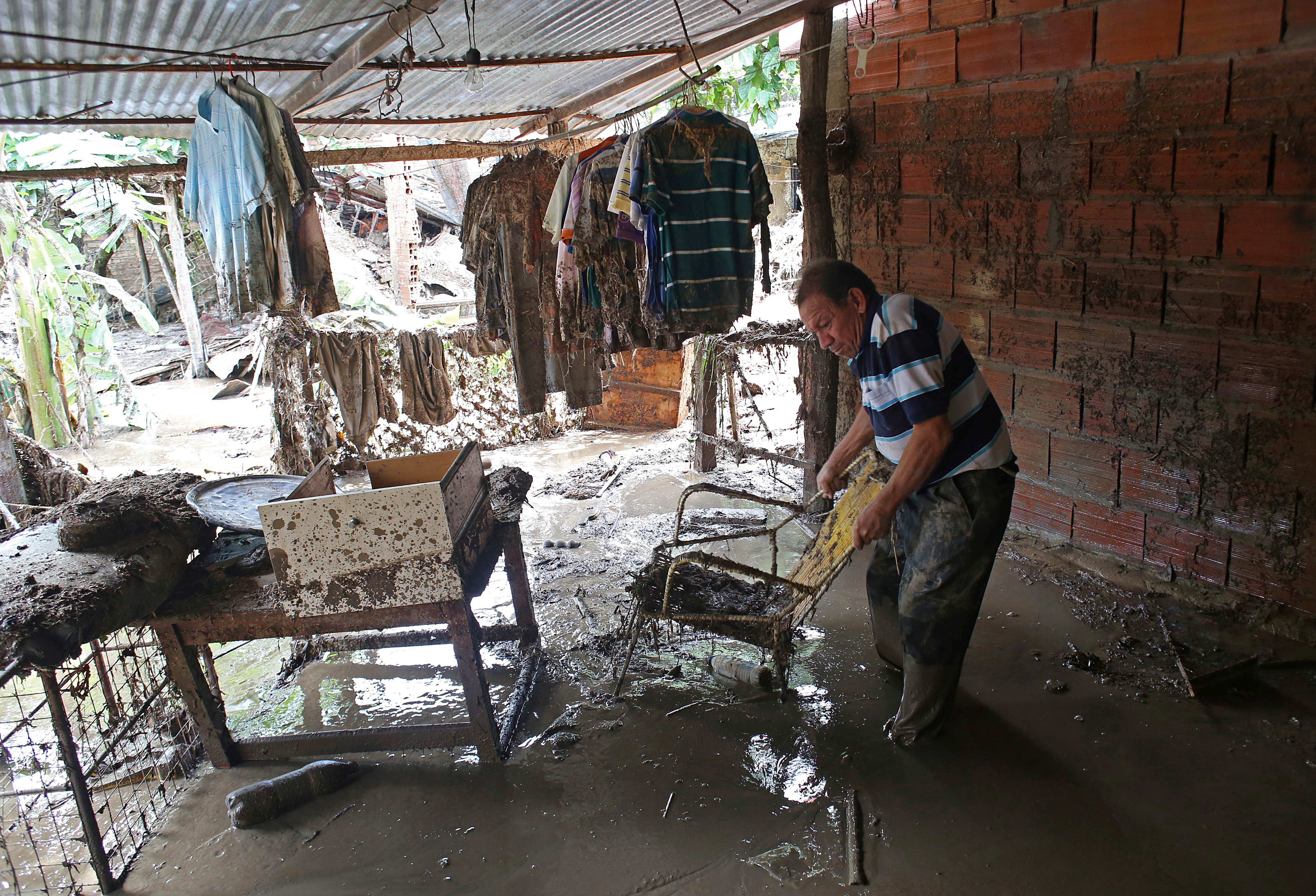 Seis viviendas arrastradas por la crecida de la quebrada La Dantera en Táchira (Fotos)