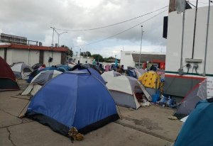 Corte Suprema de EEUU evaluará política que obliga a migrantes a esperar asilo en México