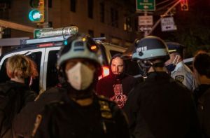 Más de 50 personas fueron arrestadas tras protestas luego de la votación en EEUU