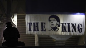 Amenazaron de muerte al trabajador funerario que se sacó una selfie con el cadáver de Maradona