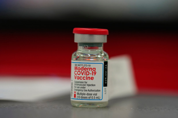 Director ejecutivo de Moderna asegura que su vacuna puede proteger del Covid-19 durante “un par de años”