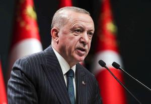 “Hay que cortarle la lengua”: la amenaza de Erdogan a una cantante pop turca