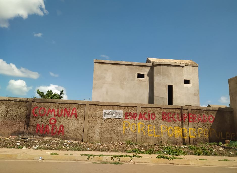 Simpatizantes del régimen intentaron invadir un conjunto residencial en Coro (FOTOS)
