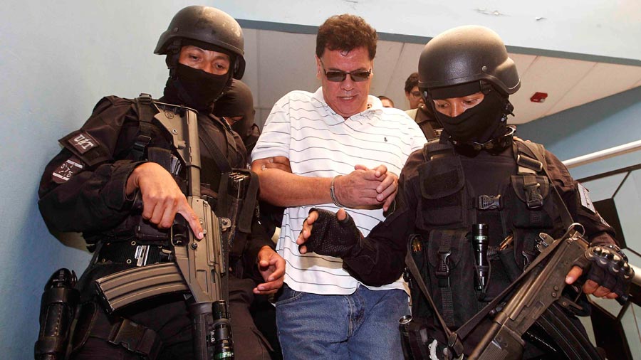El Salvador extradita a EEUU a expresidente de federación de fútbol