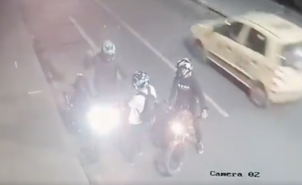 Colombia: Entregó su moto pero le dispararon a quemarropa frente a su esposa