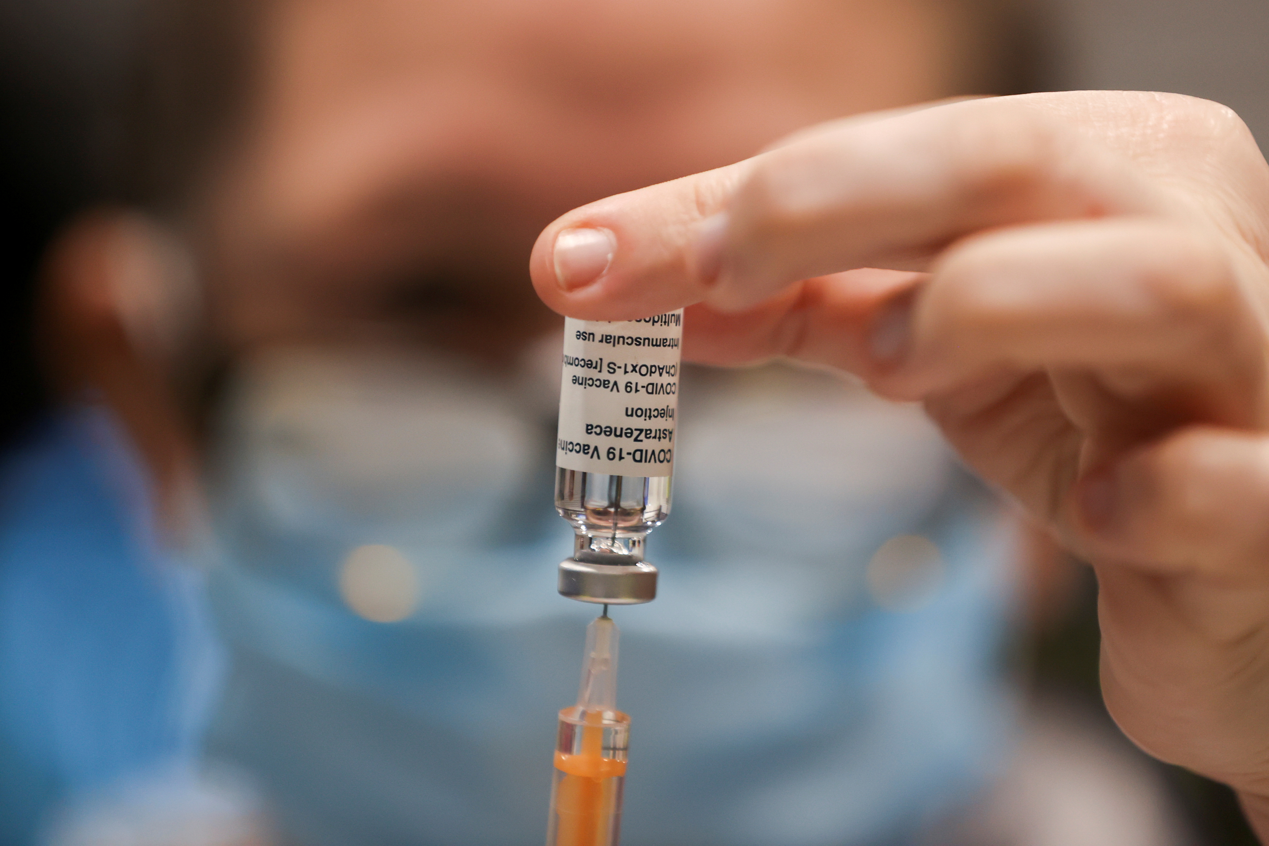 Más de 100 millones de dosis de vacunas contra el Covid-19 se administraron en el mundo