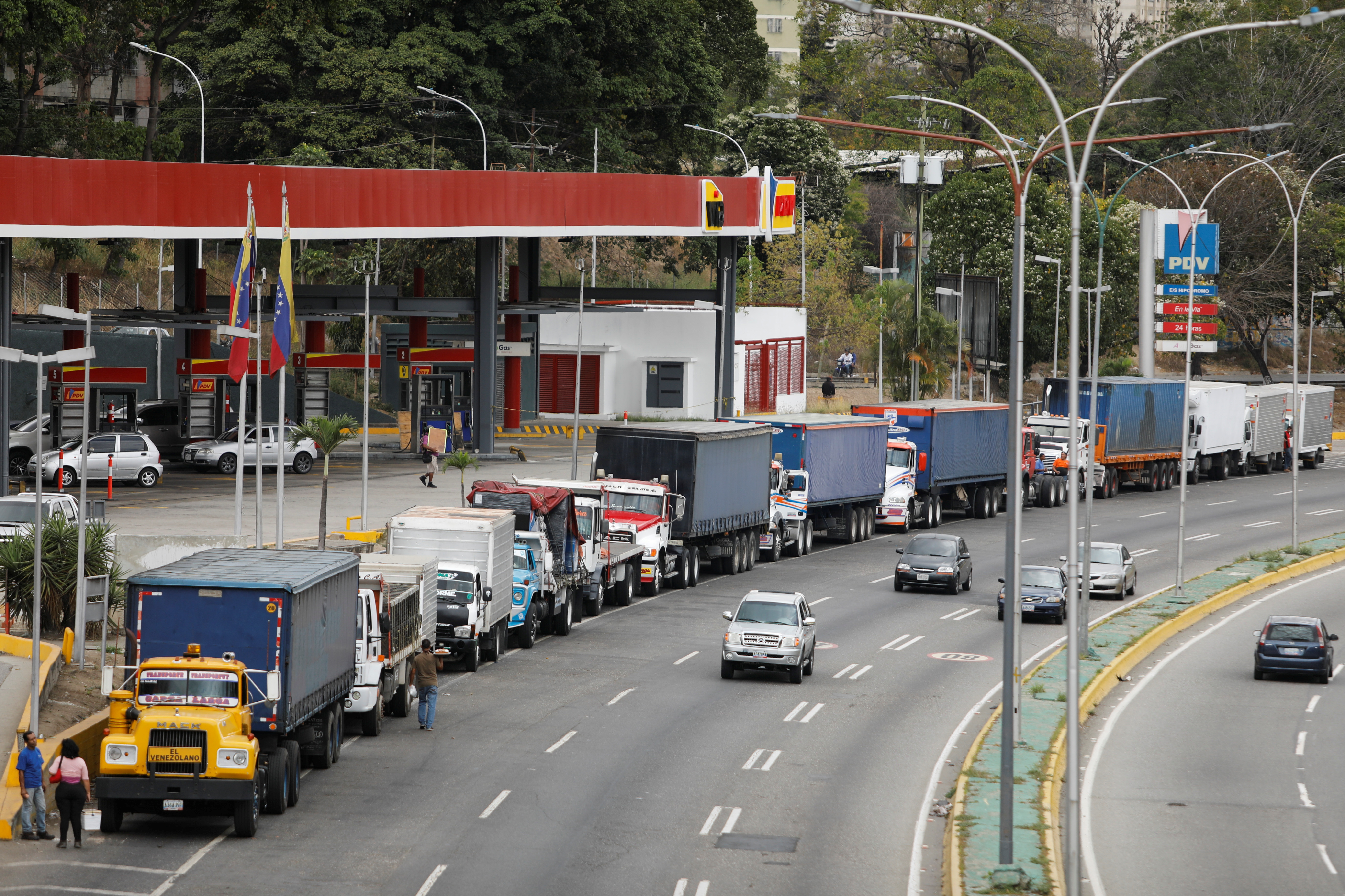 Escasez de gasoil golpea a los productores y transportistas de carga pesada en Venezuela