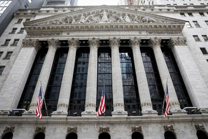 Wall Street cae tras sólido inicio de marzo