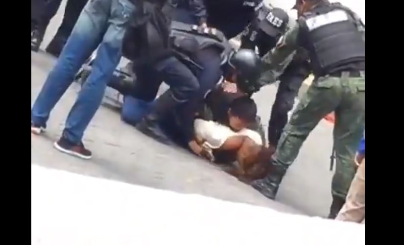 En VIDEO: Funcionarios de las Faes agredieron a una comerciante informal en Catia