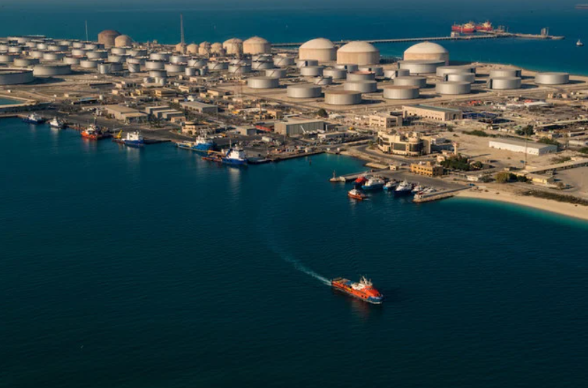 Puerto petrolero saudí y zona residencial de Aramco fueron atacados por drones y misiles