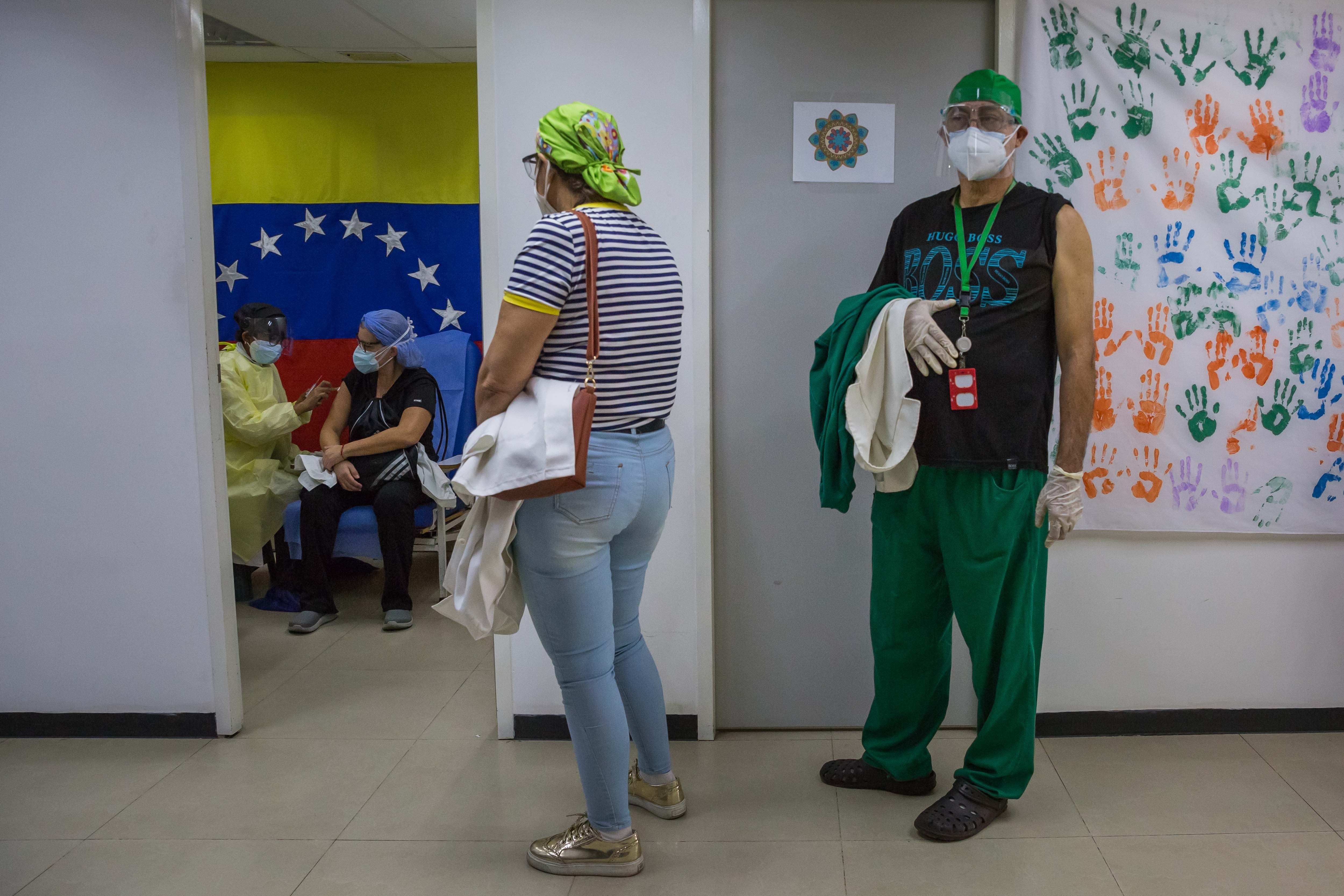 ¿Puede el petróleo solventar la falta de vacunas en Venezuela?