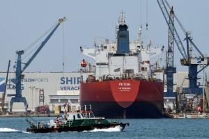 Puerto en México atiende tanqueros sancionados por EEUU por transportar petróleo venezolano