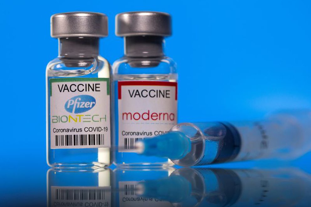 EEUU aprobó tercera dosis de vacuna antiCovid para todos los mayores de 18 (Pfizer y Moderna)