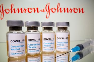 Fauci prevé que la vacuna de Johnson & Johnson podría administrarse en los próximos días en EEUU