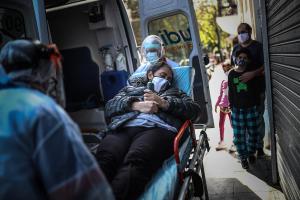 “No hay camas”: Sistema sanitario en Buenos Aires colapsa por la pandemia