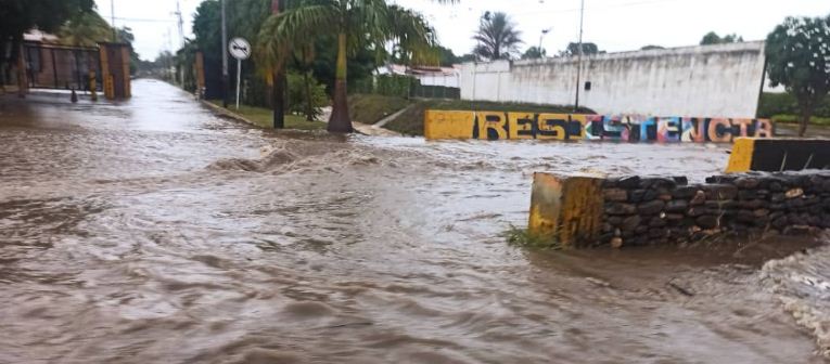 EN IMÁGENES: Cabudare, totalmente inundada tras las fuertes lluvias #10Jul