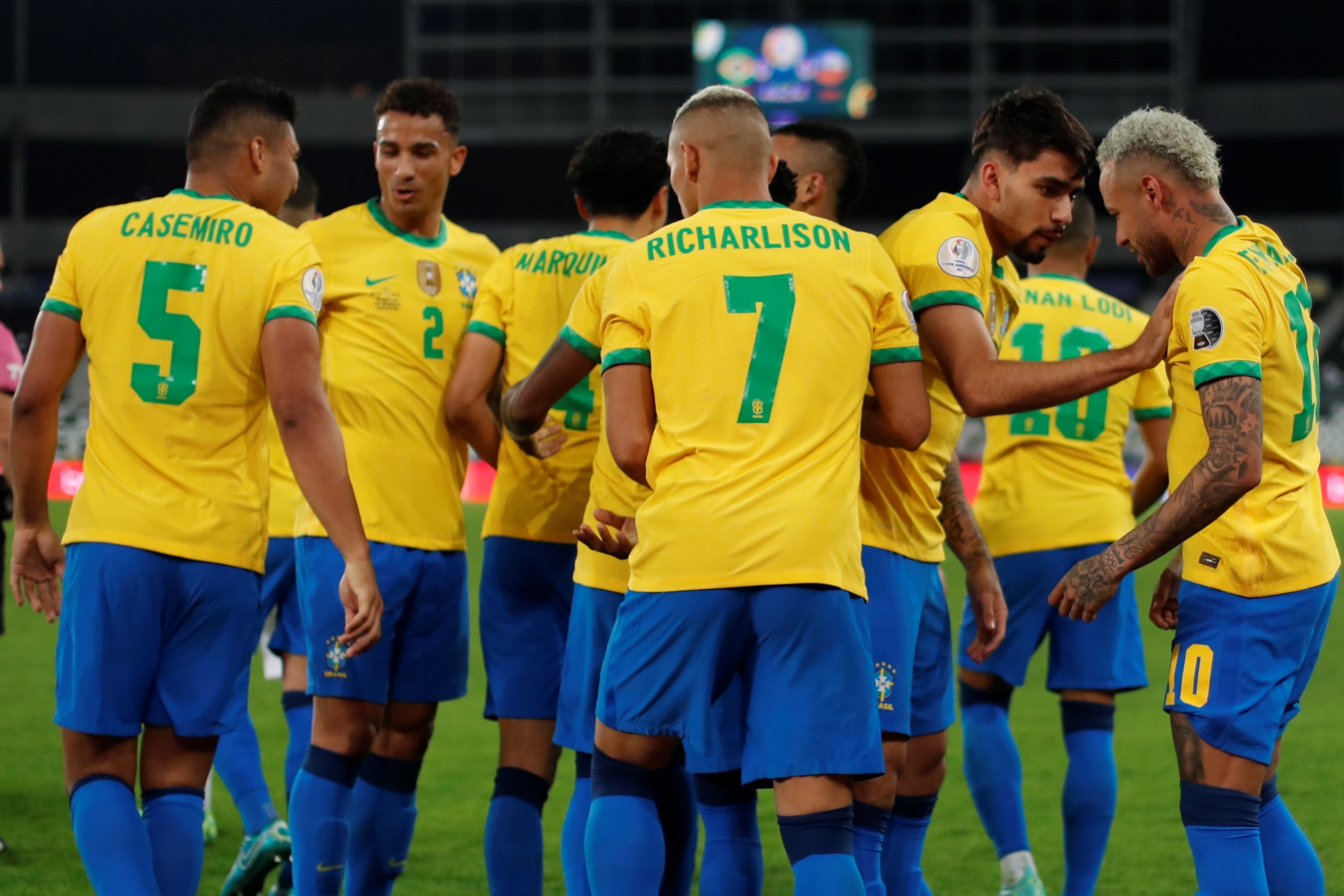 Brasil hizo el trabajo frente a Chile y avanzó a semifinales