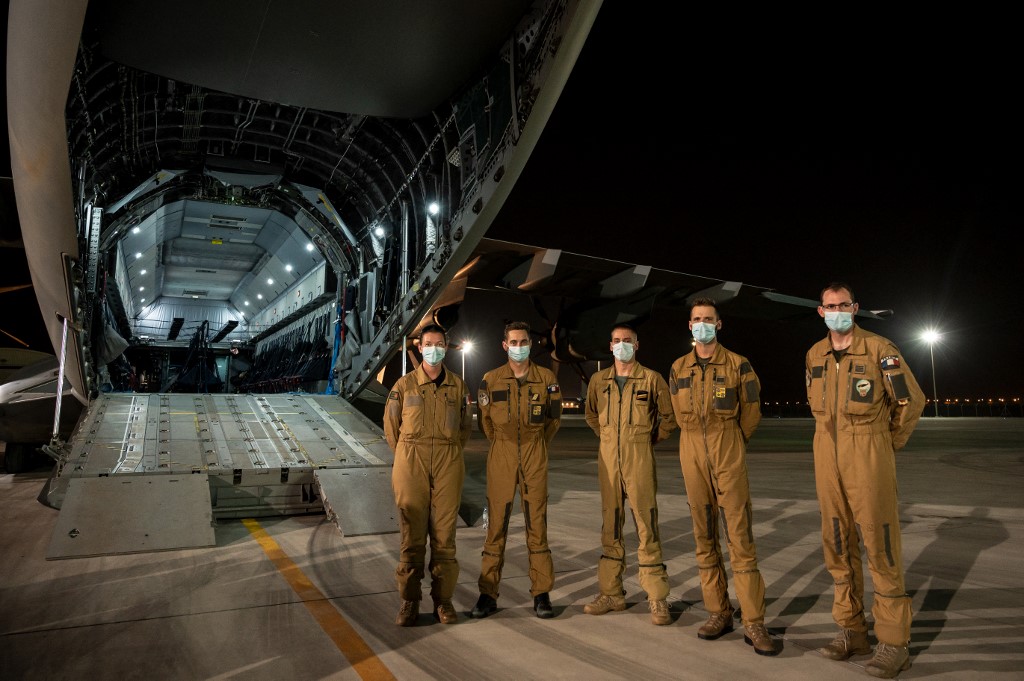 “Exigente y excesivamente largo”: Los pilotos del puente aéreo con Kabul relevan los riesgos de las evacuaciones