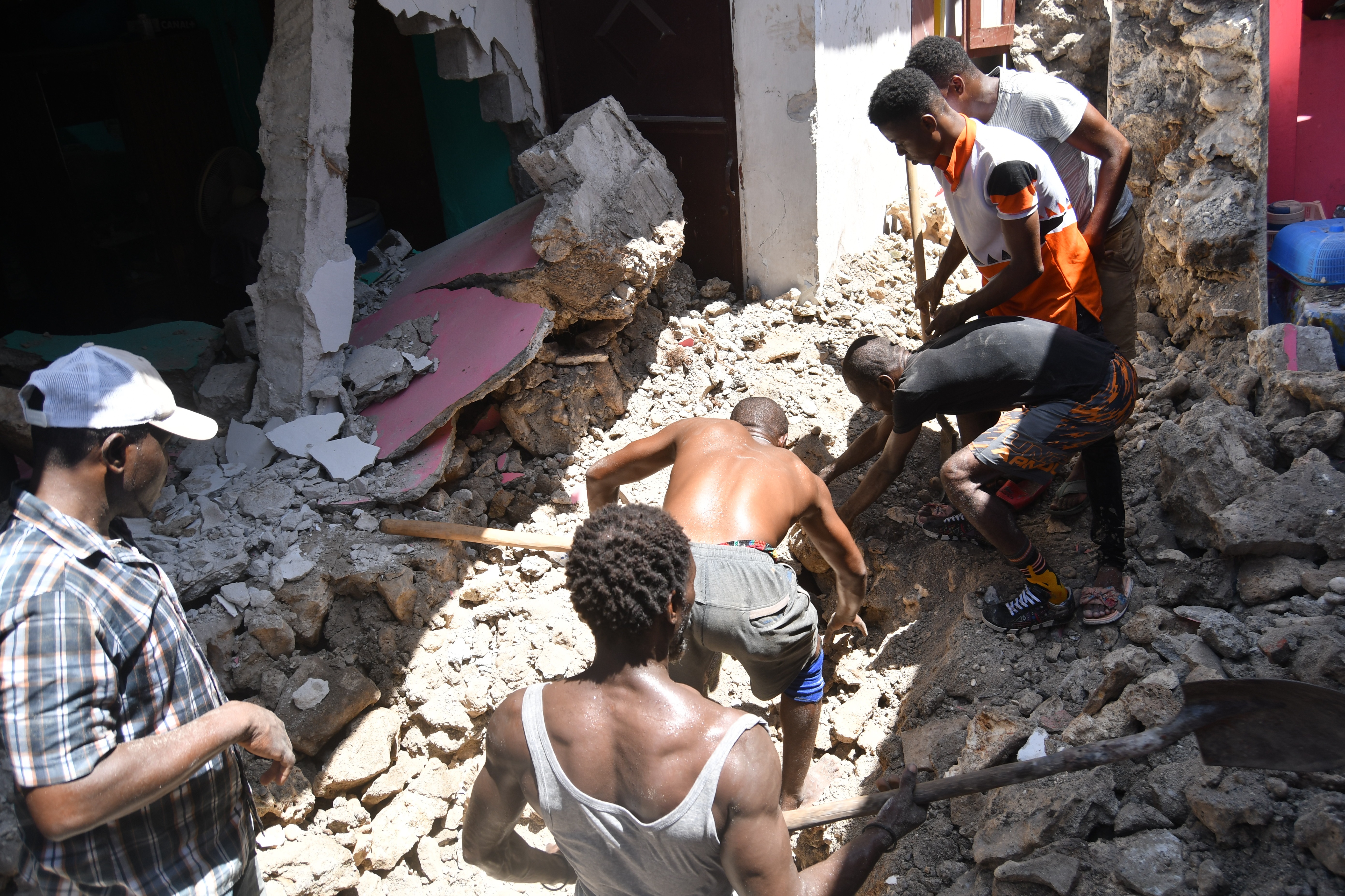 Francia envía cerca de 50 toneladas de ayuda a Haití por el terremoto